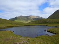 Kleiner Bergsee vor Gluggarnir (610m)_Insel Suðuroy